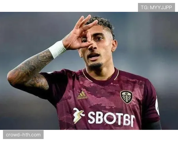 拉菲尼亚展示卓越双足技术 助力球队进攻多样化